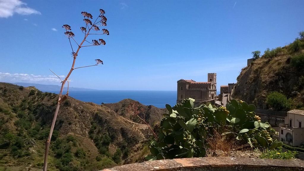 B&B Il Padrino Savoca Exterior photo